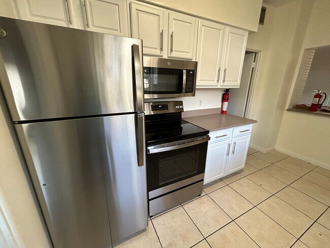 Foto del edificio - Nice 3 bedroom 2 bathroom House In Apopka