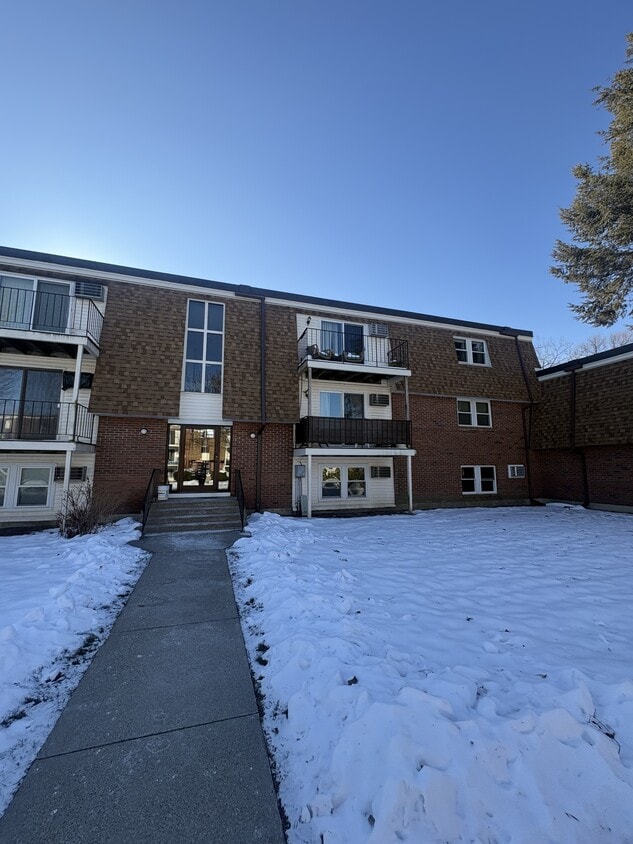 Photo - 80 Damon Rd (Northampton, MA)