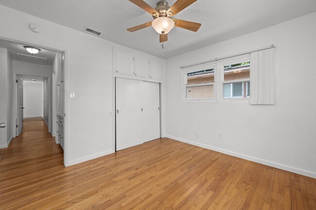 Foto del edificio - 4922 64th St