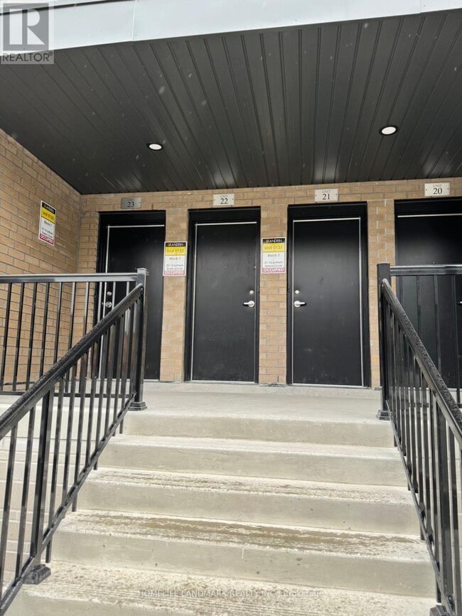 Building Photo - 15 Lytham Grn Cir