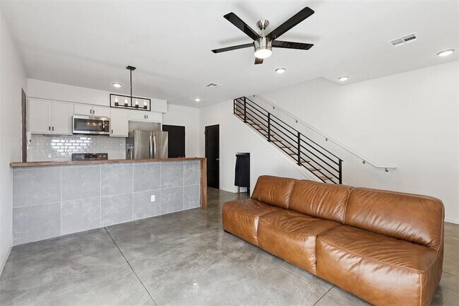 Foto del edificio - 1008 N Francis Ave