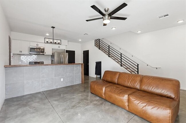 Photo - 1008 N Francis Ave Townhome