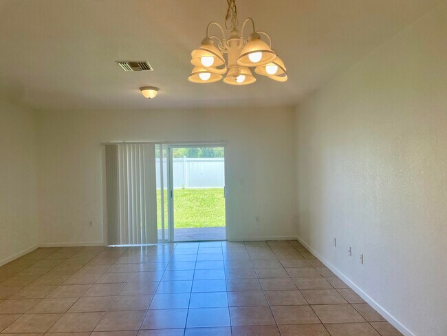 Foto del edificio - 5187 SE Mariner Garden Cir
