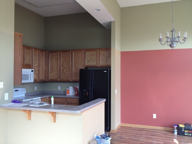 Foto del edificio - Great location *3bd*2.5Bth End Unit Townhome Avail July 1 2026