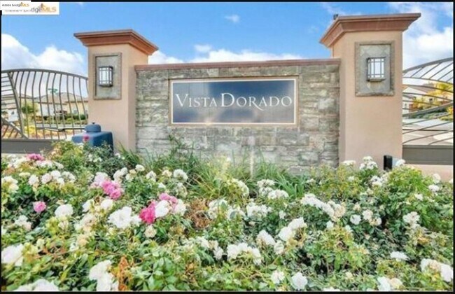 Foto del edificio - 2258 Reserve Dr