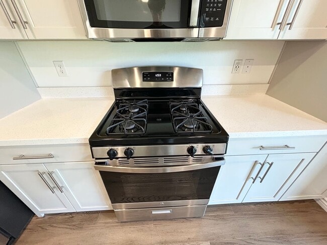 Foto del edificio - 3/BD 3/BA Stylish Summerlin West Townhome ...