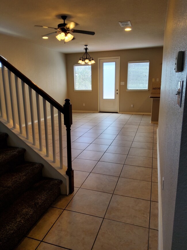 Living Area - 1310 Cresswell Cv