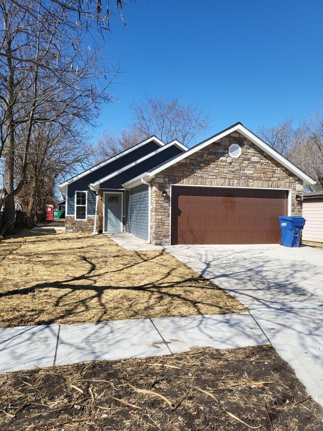 Primary Photo - Brand new 3 bedroom, 2 bath house in Webb ...