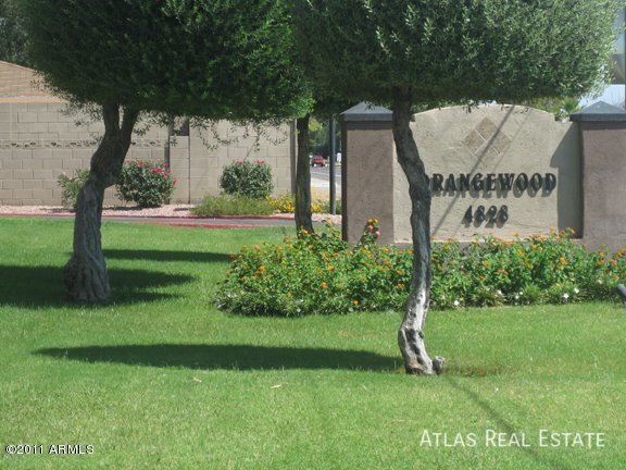 Foto del edificio - 4828 W Orangewood Ave