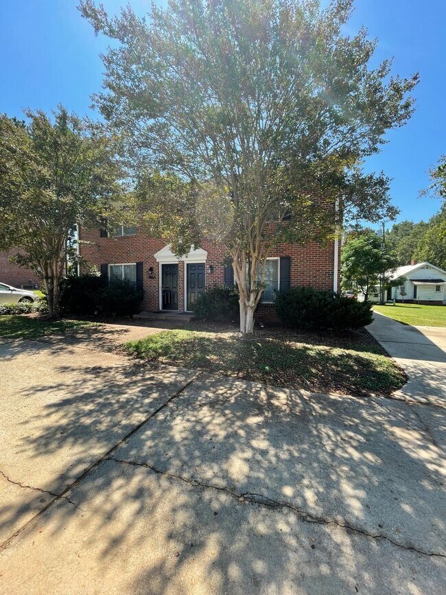 Foto del edificio - 3 Bedroom 2.5 Bath Townhome Located in Fountain Inn!!! Just minutes from the Downtown Area!