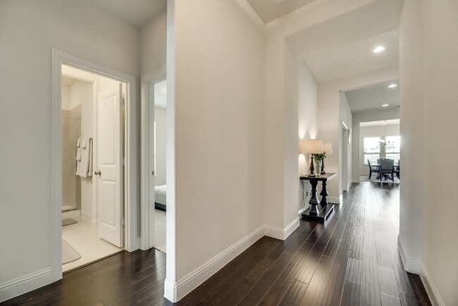 Building Photo - Charming 3-Bedroom Retreat with 2 Full Bat...