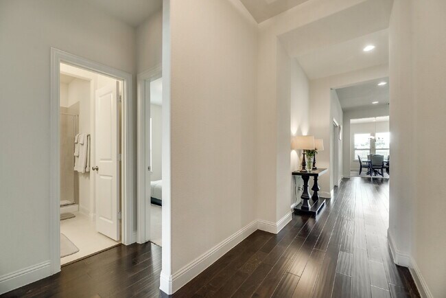 Foto del edificio - Charming 3-Bedroom Retreat with 2 Full Bat...