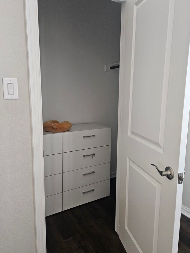 Closet - 3505 Chapman Cir