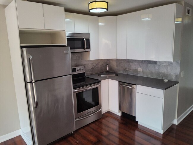 Foto del edificio - 4343 N CLARENDON Ave