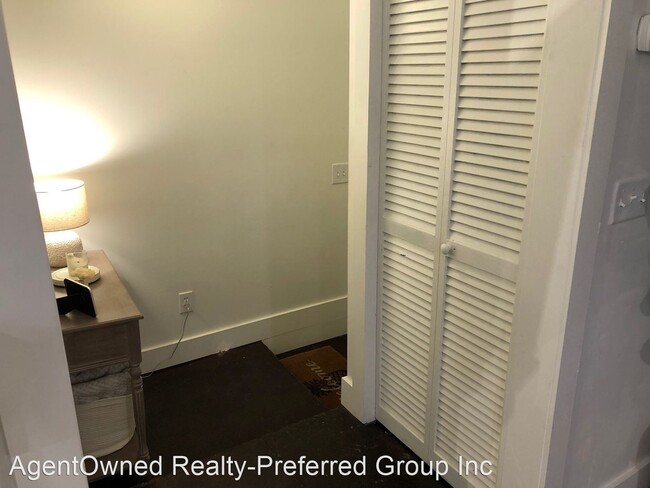 Building Photo - 1 br, 1 bath House - 2 Francis Street Unit B