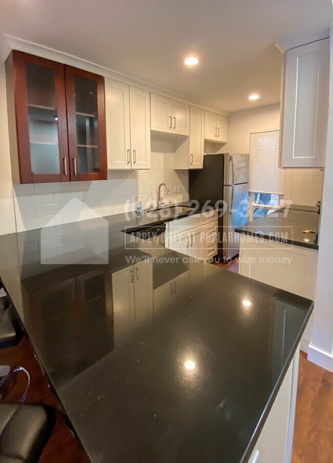 Building Photo - 1411 Creekside Dr