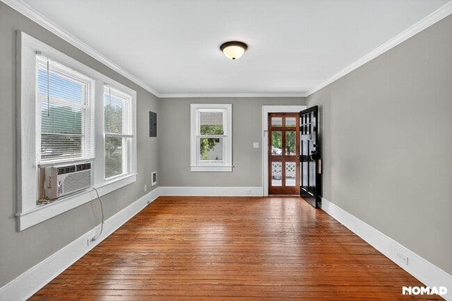 Building Photo - 304 1/2 Marstellar St