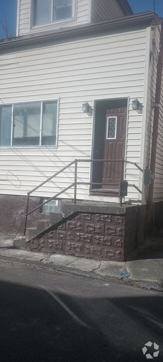 Troy Hill Apartments for Rent with Extra Storage Pittsburgh, PA 1