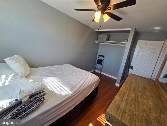 Building Photo - 1116 W Oxford St