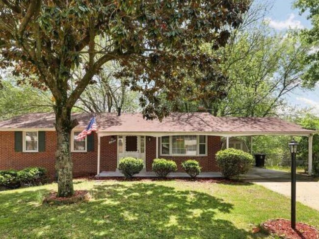 Building Photo - 5 Bedroom Single Family Home in Clinton