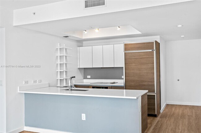 Building Photo - 1100 S Miami Ave