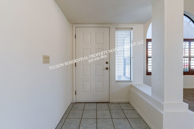 Building Photo - 2902 N Hartwick Ave
