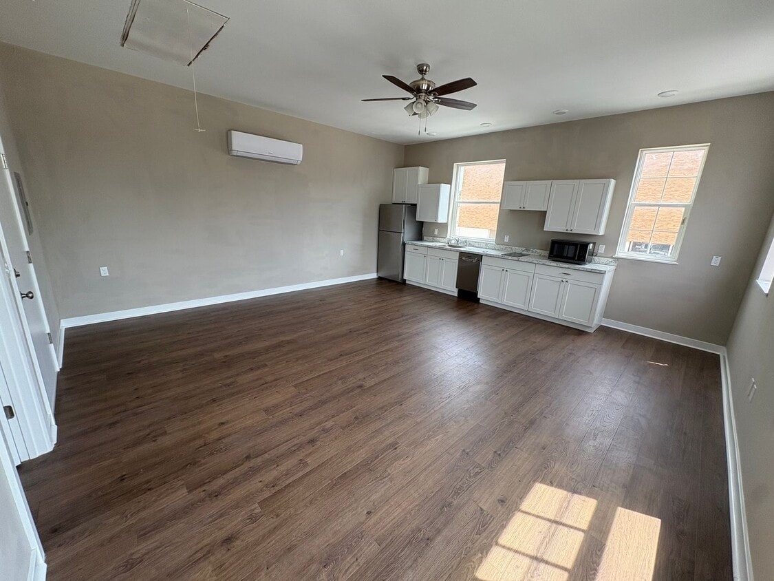 Building Photo - Orange Ave - Residential