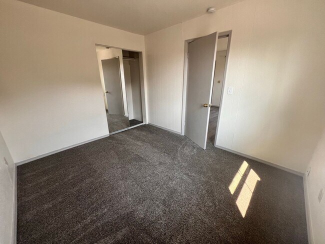 Building Photo - 2 Bedroom 1 Bathroom House!