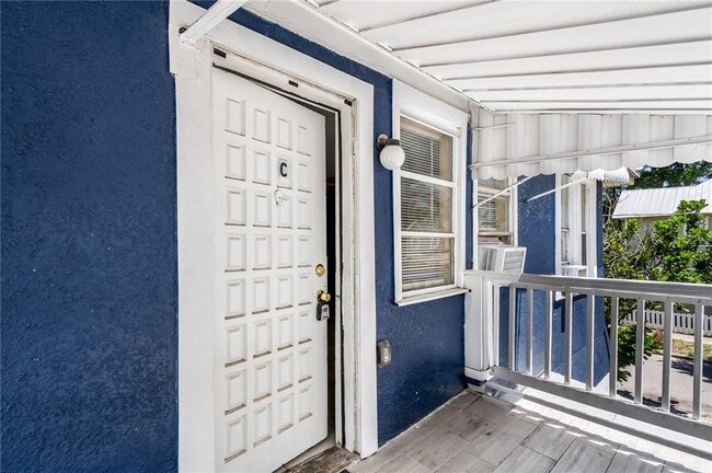 Building Photo - 418 E Amelia Ave