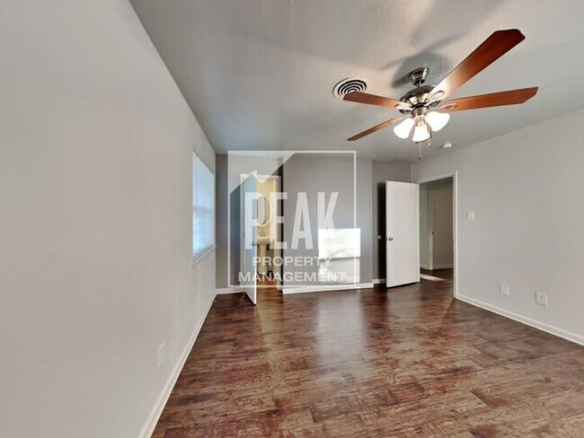 Building Photo - $1799! Beautiful 3Bed/2Bath home in FORT WORTH!