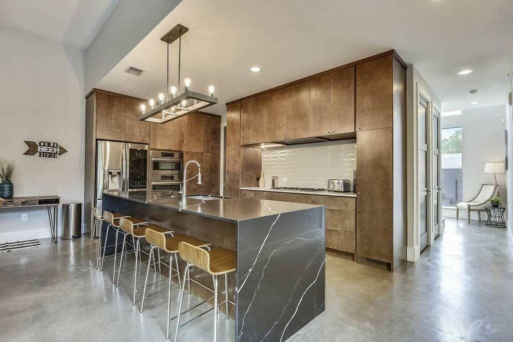 Foto principal - 1194 Comal St
