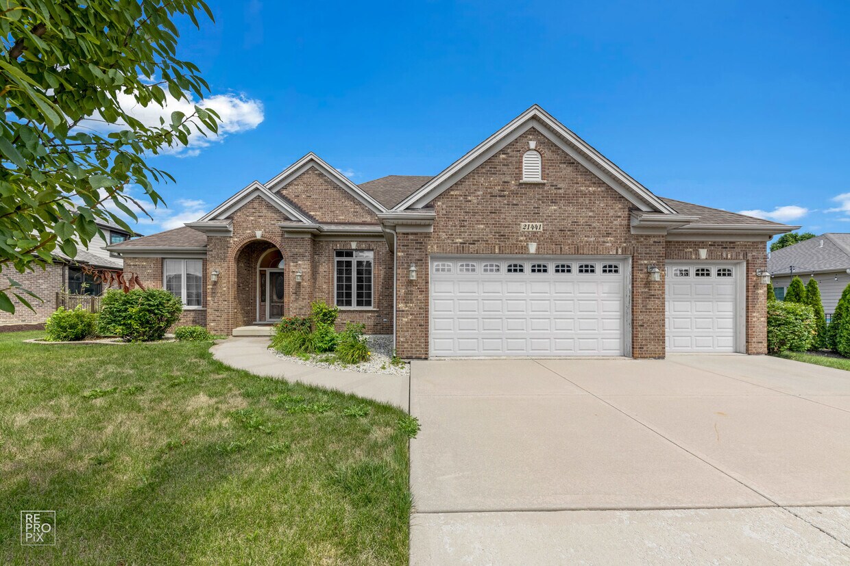 21441 Redwood Ln, Shorewood, IL 60404 House Rental in Shorewood, IL