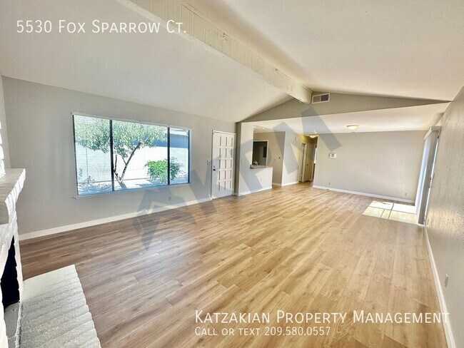 Foto del edificio - 5530 Fox Sparrow Ct
