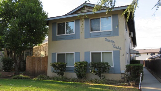 Front of Complex - 210 E Bennett Ave