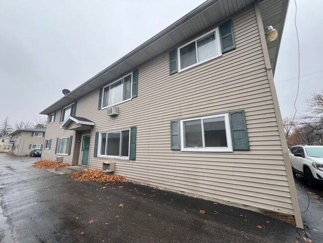 Building Photo - 909 Genrich St