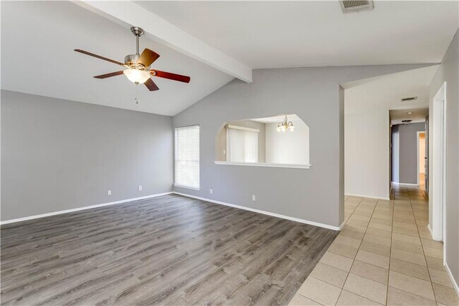 Building Photo - 816 Russet Valley Dr