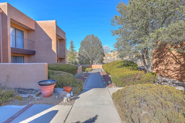 Building Photo - Sandia Heights 2/BD 2/BA 2/Story 1/CG