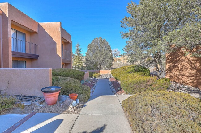Foto del edificio - Sandia Heights 2/BD 2/BA 2/Story 1/CG