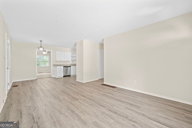 Building Photo - 3698 Fairlane Dr NW