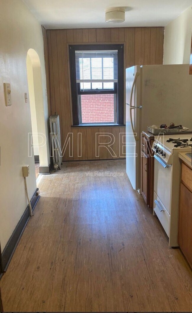 Interior Photo - Columbia Avenue