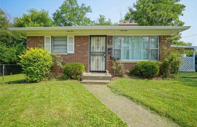 Foto del edificio - $1200/ month: 2Bed/1Ba with FULL  Basement...