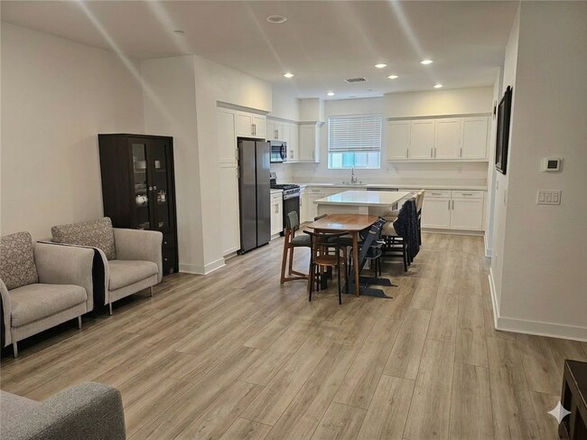 Foto del edificio - 11737 Florence Ave