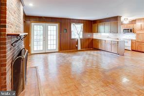 Building Photo - 3241 Riverview Dr