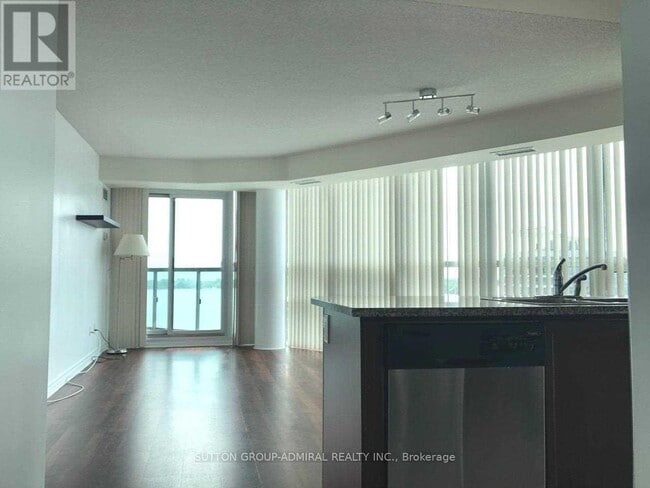 Building Photo - 19 Grand Trunk Crescent