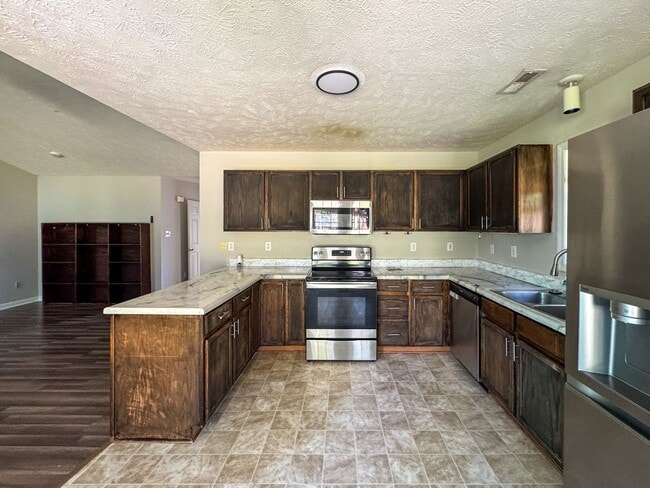 Building Photo - Charming 3 Bed 2 Bath Plus Bonus Room in Raeford