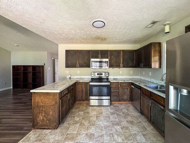 Foto del edificio - Charming 3 Bed 2 Bath Plus Bonus Room in Raeford