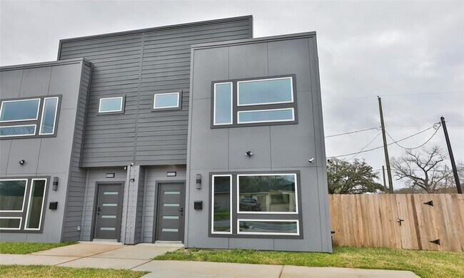 Foto del edificio - 9315 Ashville Dr