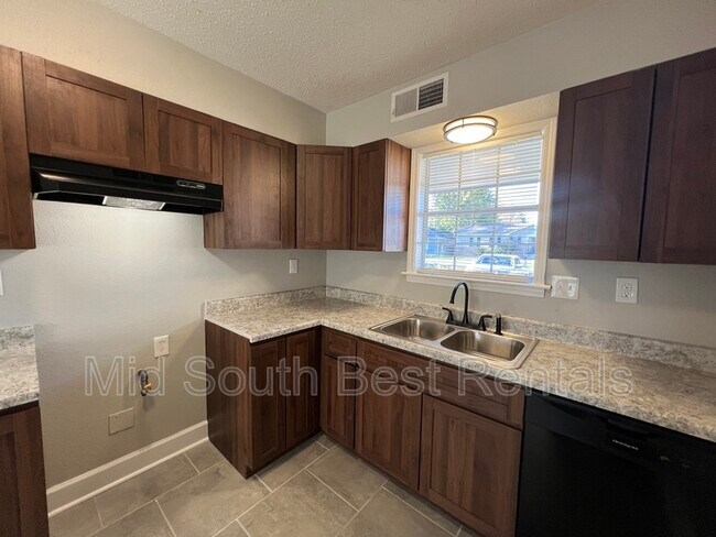 Foto del edificio - 3393 Bestway Dr