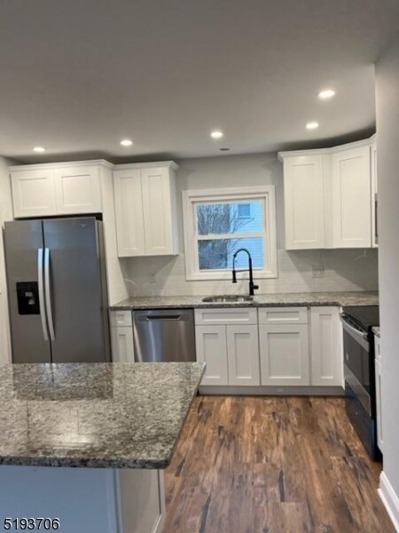 Foto del edificio - 55 Stevens Ave