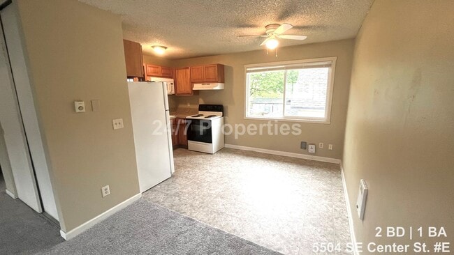 Building Photo - Upper-Level 2 BD | 1 BA Home - FoPo